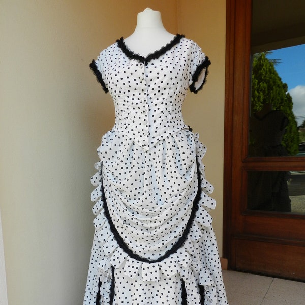 Dress with adjustable bust, Victorian fashion, Belle-Epoque, 1870 fashion, in white fabric with black polka dots for historical costume.