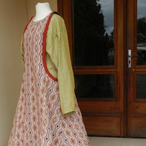Medieval costume for women of the nobility, 13th century period. Fashion of the Middle Ages King Louis IX for historical costume