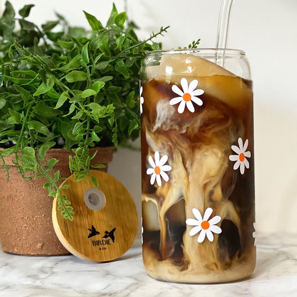 Daisy Iced Coffee Cup Glass with Bamboo Lid and Glass Straw, Beer Can Glass, Beer Can Glass, Aesthetic Glass Cup, Gifts for Women, Friends