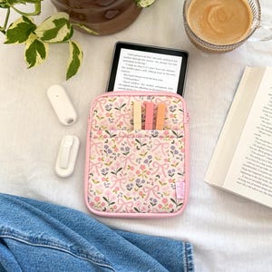Coquette Bows and Flower Kindle Sleeve, Neoprene E-reader Sleeve, Bookish Kindle Sleeve, Padded Kindle Cover for Travel, Kindle Gift Ideas