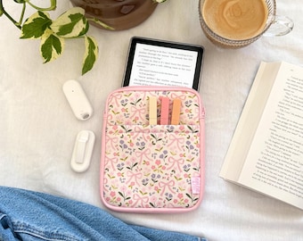 Coquette Bows and Flower Kindle Sleeve, Neoprene E-reader Sleeve, Bookish Kindle Sleeve, Padded Kindle Cover for Travel, Kindle Gift Ideas