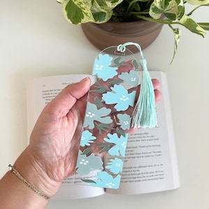 Blue Floral acrylic bookmark, aesthetic flower bookmark, blue spring floral bookmark, gifts for book lover, bookmark with tassel