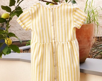 Robe d'été pour fille à manches courtes rayée à rayures jaune et blanc milk à boutons pression nacrés en lin et coton