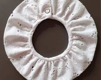 Faux col amovible / col Pierrot volanté en broderie anglaise blanche en coton pour bébé ou enfant fille ou femme
