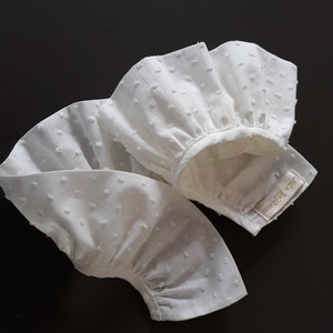 Faux col amovible / col Pierrot volanté en coton plumetis blanc pour bébé ou enfant fille image 1