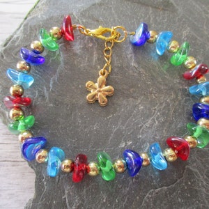 Pulsera de cuentas de cristal multicolor. Bonitas cuentas onduladas separadas de cuentas doradas. imagen 2