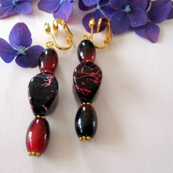 Clips boucles d'oreilles losange et olive rouges et noires