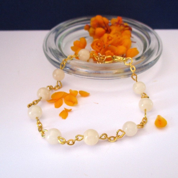 Bracelet en petites perles de jade couleur chair, très joli beige clair