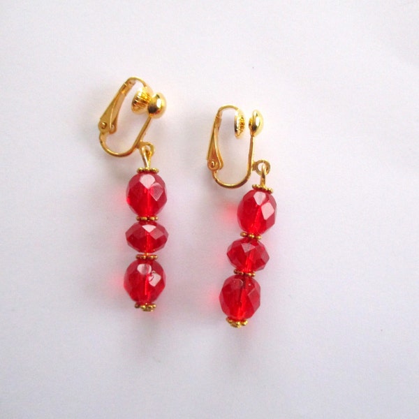 Clips boucles d'oreilles trio de perles rouge transparent