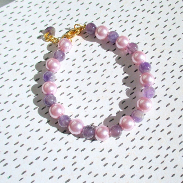 Bracelet perles d'améthyste et perles de verre mauve nacrée