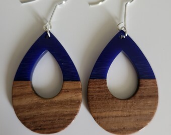 Boucles d'oreilles en bois de noyer et résine