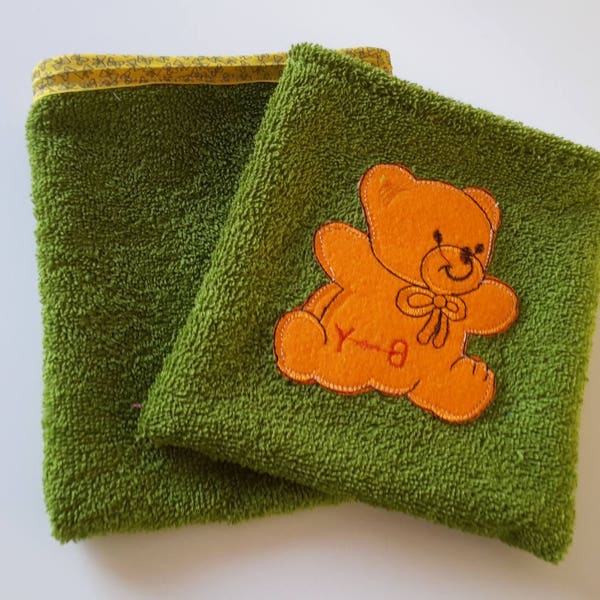 Lot de 2 gants enfant; vert motif ourson orange;biais jaune/gant éponge enfant/salle de bain