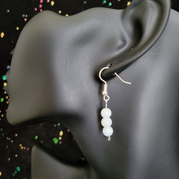 Boucles d'oreilles avec perles porcelaine à reflets irisés