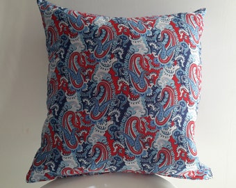 Housse de coussin bleu blanc rouge; motifs géométriques 40x40 cm