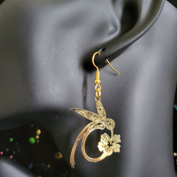 Boucles d'oreilles dorées, pendentif colibri