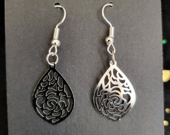 Silver drop-shaped earrings
