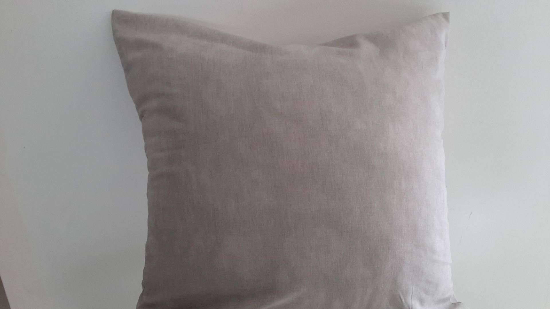 Housse de Coussin Grise; Tissu Moiré