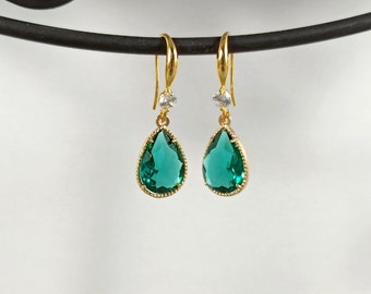 Gold drop tear wedding earrings, bridal earrings, emerald green crystal earrings, bridal jewelry,