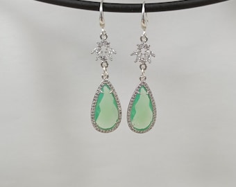 Boucles d'oreille mariée, boucles d'oreilles  larme vert, bijoux mariage, boucles larme zircon