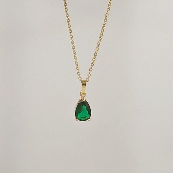 Collier chaine mariage vert émeraude,  collier goutte en verre émeraude, cadeau femme, collier minimaliste, collier femme,collier acier