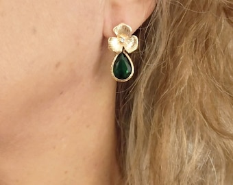 Boucles d'oreilles pendantes vert émeraude et fleur or cadeau de mariage bijoux de mariée