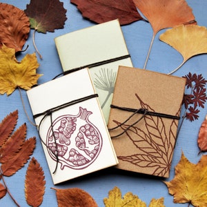 Set da regalo di mini quaderni fatti a mano in carta riciclata, set di mini quaderni rilegati e stampati a mano, regalo ecosostenibile