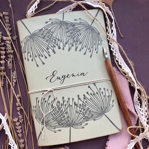 Quaderno personalizzato fatto a mano, taccuino personalizzato rilegato e stampato a mano in carta riciclata, regalo personalizzato per lei