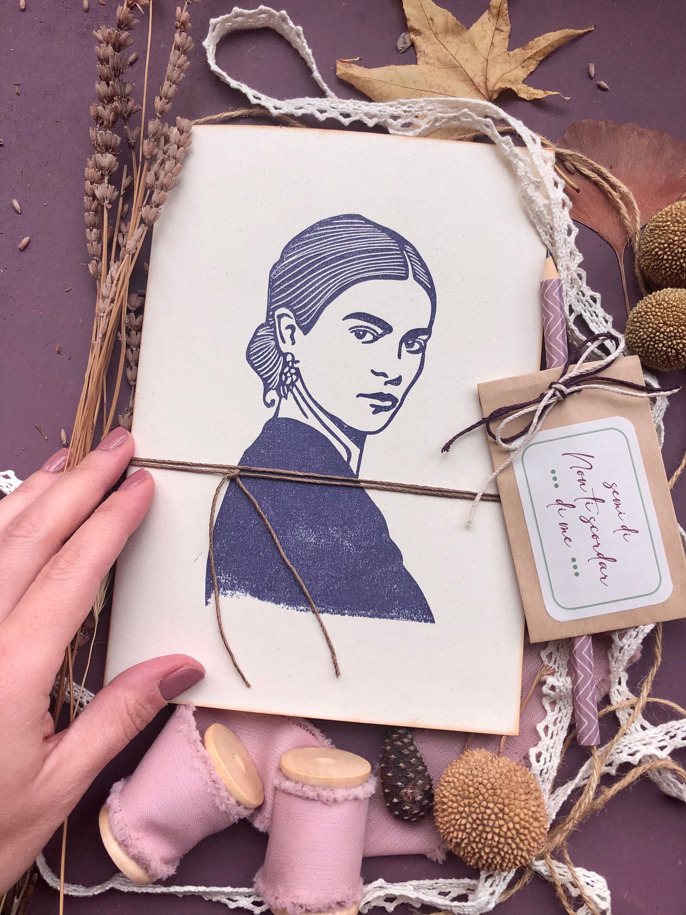 Sketchbook fatto a mano in carta riciclata con matita e semi, album da  disegno stampato a mano sostenibile, regalo per disegnatori, Frida -   Italia