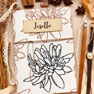 Quaderno personalizzato fatto a mano in carta riciclata, quaderno artigianale ecosostenibile con fiori di magnolia, regalo per lei