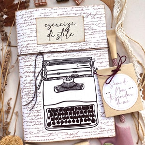 Quaderno personalizzato per scrittori fatto a mano in carta riciclata con penna e semi di Non ti scordar di me, regalo sostenibile per lei