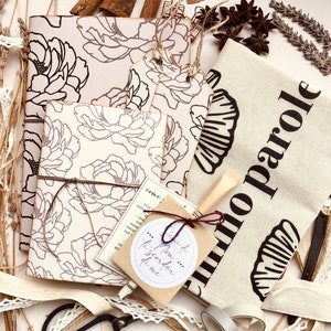 Eco box artigianale con set di cartoleria ecosostenibile Peonia, set di cartoleria da regalo in carta riciclata, regalo per lei