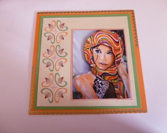 2020072 carte brodée " femme au foulard bariolé "