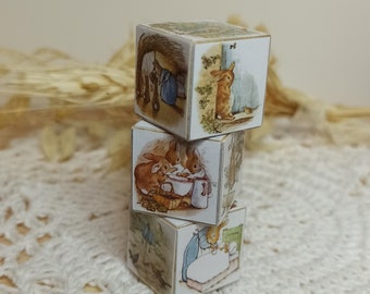 Lot de 3 cubes pour maison miniature.