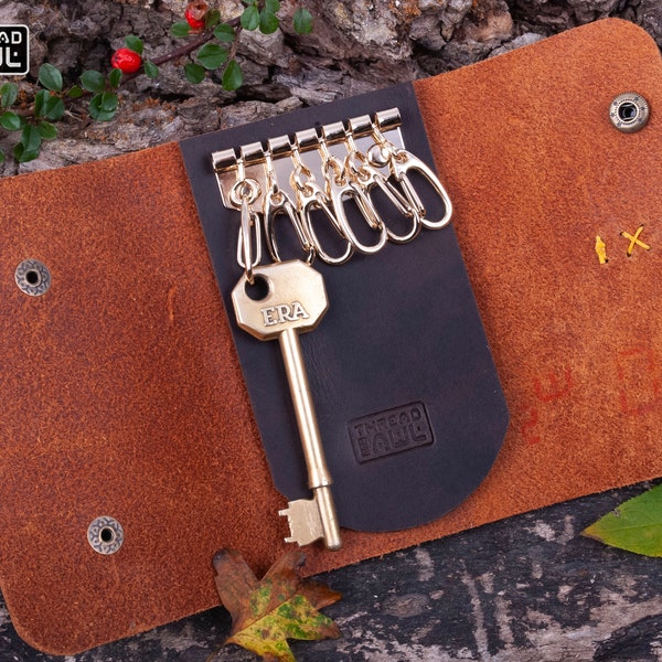 Brown leather key pouch handmade organiser holds up to 6 keys. Veg tanned leather key case.