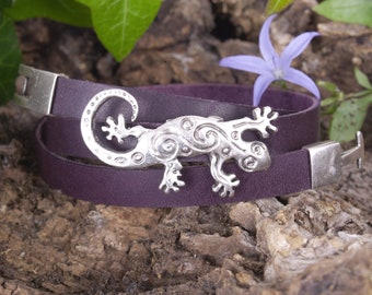 Bracelet with silver plated tropical lizard motif. Handmade deep purple infinity leather loop strap with interlocking closure.