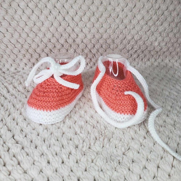 Chaussons ballerines avec cordon ROSE OEILLET en laine spéciale layette et tricotée à la main pour bébé - Taille 0 à 3 mois