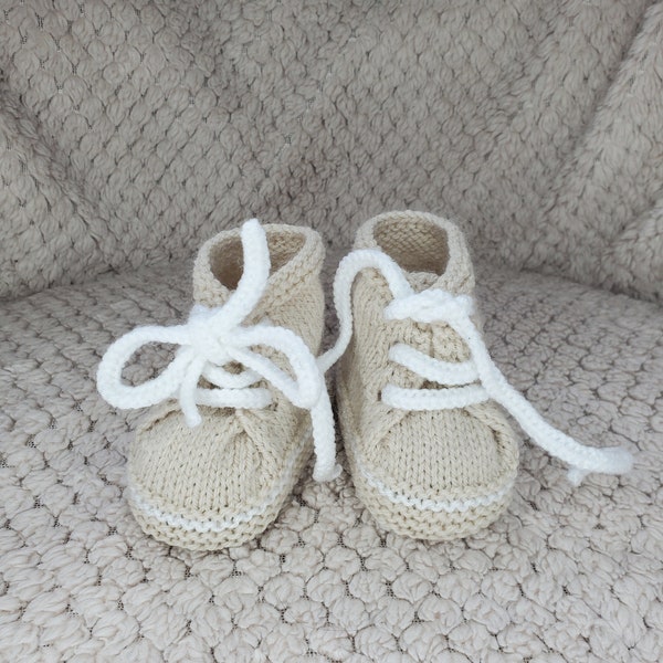 Chaussons bébé baskets Beige, laine spéciale layette, tricot fait main, taille 3-6 mois