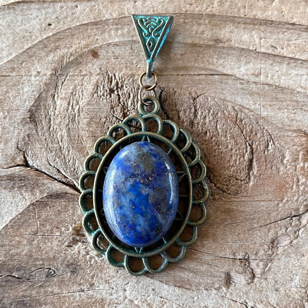 Pendentif ovale bronze patiné Cabochon en lapis lazuli