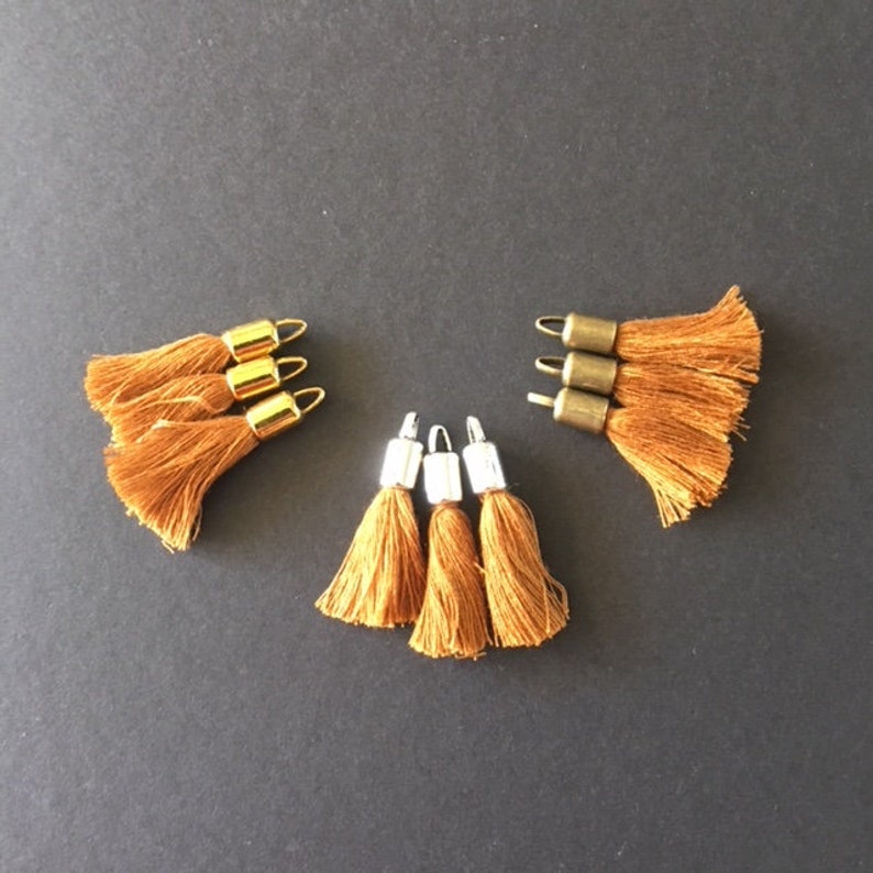 Tan tassel, cotton thread, sheet metal, 30x8mm, set of 3 Tan tassel, cotton thread, sheet metal, 30x8mm, set of 3