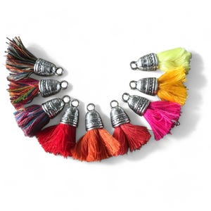 1 yarn pompom with silver metal cap 4 cm