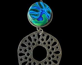 Pendentif ethnique forme ronde ajourée bronze antique cabochon argile polymère,12 cm