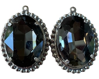 Donkergrijze of champagnekleurige facetgeslepen cabochonhanger van glas 25x18 mm op roestvrijstalen steun, set van 2