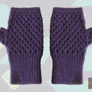 Women wrist warmers, hand knitted fingerless gloves with honeycomb pattern, fingerless mittens, alpaca blend color purple handmade in Peru.