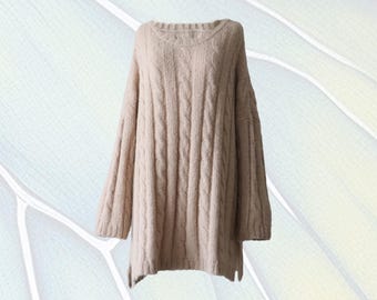 Oversized suri alpaca sweater with all over cable pattern, crewneck, side splits color oatmeal.