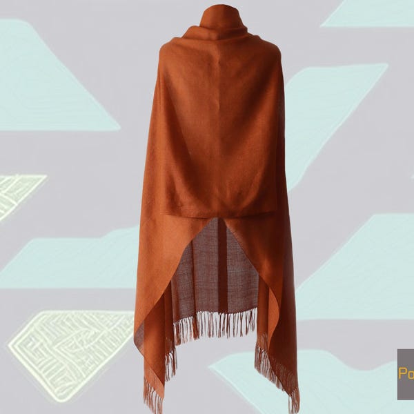 Damessjaal / stola gemaakt van een zachte mix van baby-alpaca en zijde, fijne handgeweven stola kleurgeel, duurzaam, fairtrade, gemaakt in Peru.