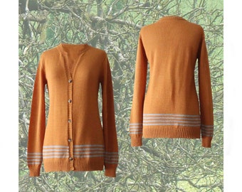 Cardigan baby alpaca 100%, button closure, vest baby alpaca with a mix of crew and v-neck color princeton orange.