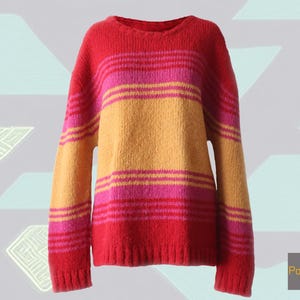 Women&#39;s alpaca wool sweater with brushed texture, three-color striped design, crew neck, handmade in Peru, cozy winter pullover sustainable