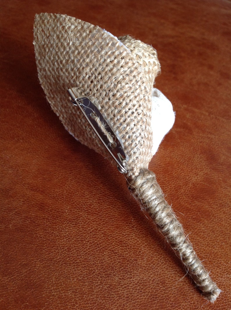 Boutonnière en toile de jute, tissu et dentelle image 2