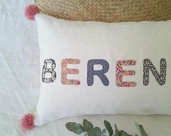 Housse de coussin personnalisée en lin et Liberty ,  prénom en lettres appliquees