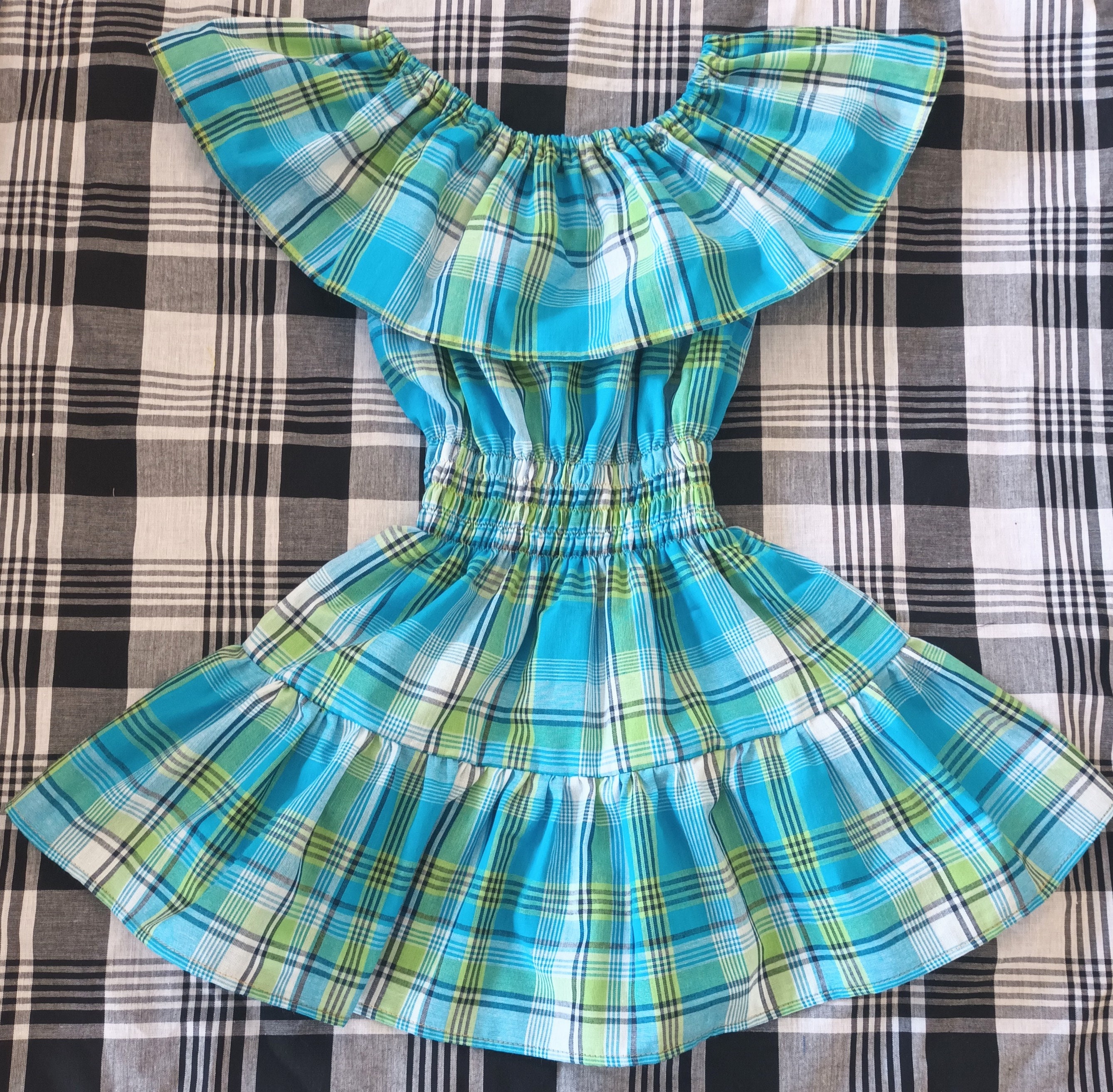 Robe madras petite fille sale